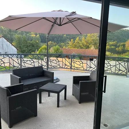 Avec Terrasse Et Parking Securise * Arpajon-sur-Cere