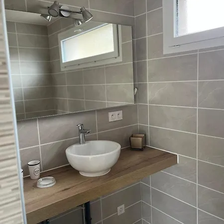 Avec Terrasse Et Parking Securise Arpajon-sur-Cere